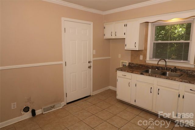 712 Edgegreen Drive, Charlotte, NC 28217
