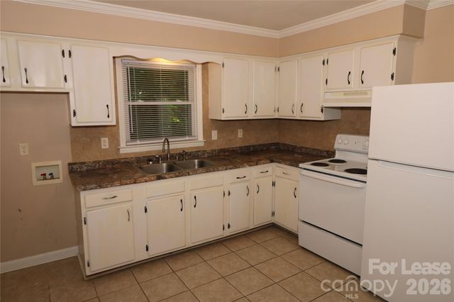 712 Edgegreen Drive, Charlotte, NC 28217