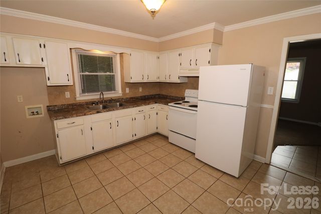 712 Edgegreen Drive, Charlotte, NC 28217