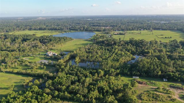10095 Sleepy Hollow Road, Conroe, TX 77385