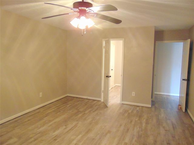 1809 Edinburg Avenue, League City, TX 77573