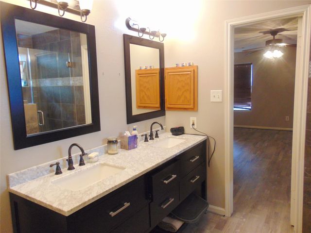 1809 Edinburg Avenue, League City, TX 77573