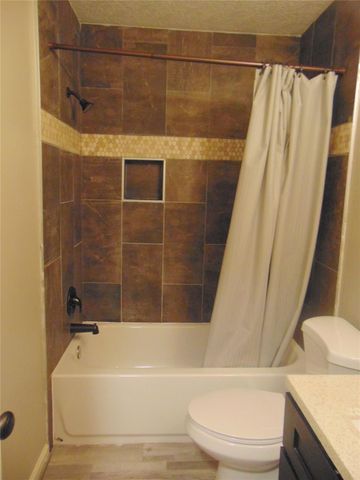 1809 Edinburg Avenue, League City, TX 77573