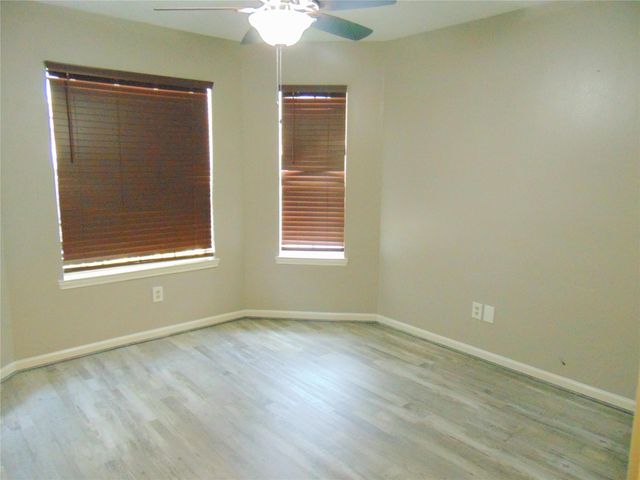 1809 Edinburg Avenue, League City, TX 77573