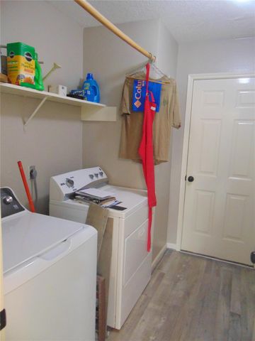 1809 Edinburg Avenue, League City, TX 77573