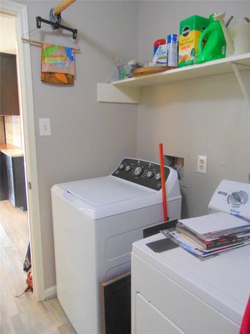 1809 Edinburg Avenue, League City, TX 77573