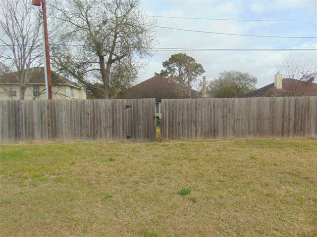 1809 Edinburg Avenue, League City, TX 77573