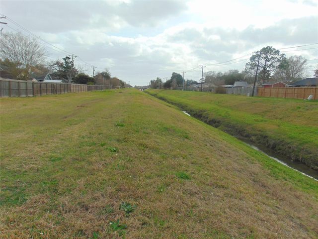 1809 Edinburg Avenue, League City, TX 77573