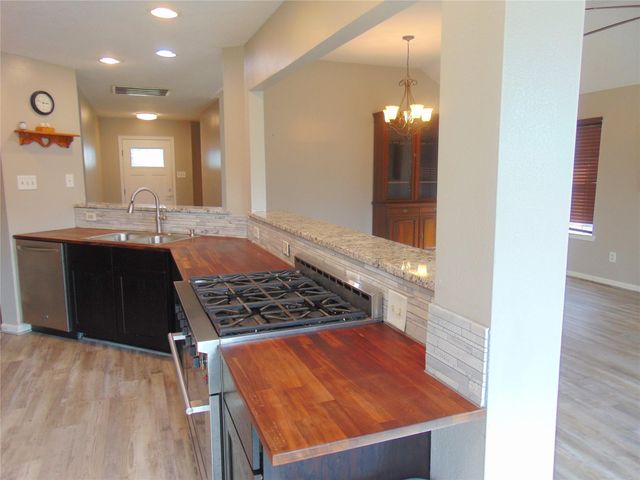 1809 Edinburg Avenue, League City, TX 77573