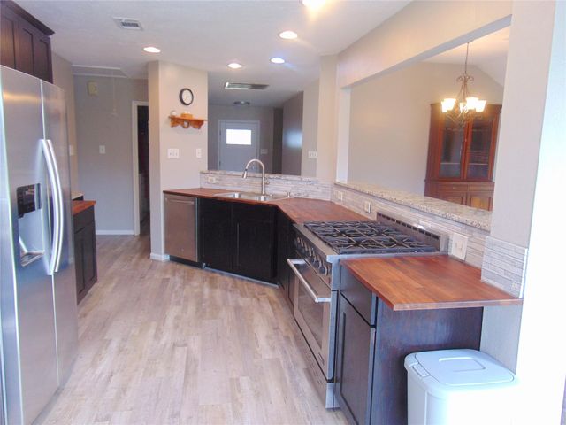 1809 Edinburg Avenue, League City, TX 77573