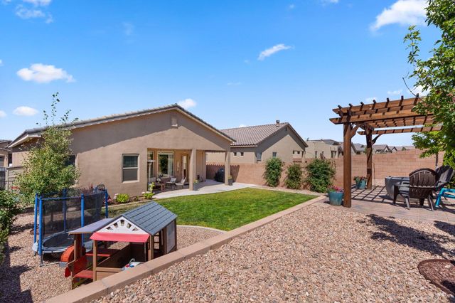 4046 Mountain Trail Loop NE, Rio Rancho, NM 87144