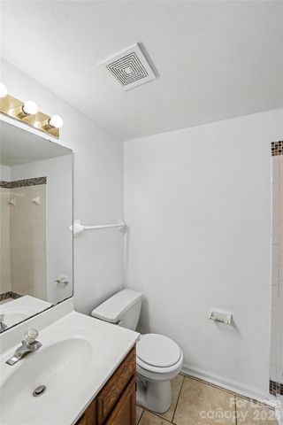 1624 Arlyn Circle J, Charlotte, NC 28213