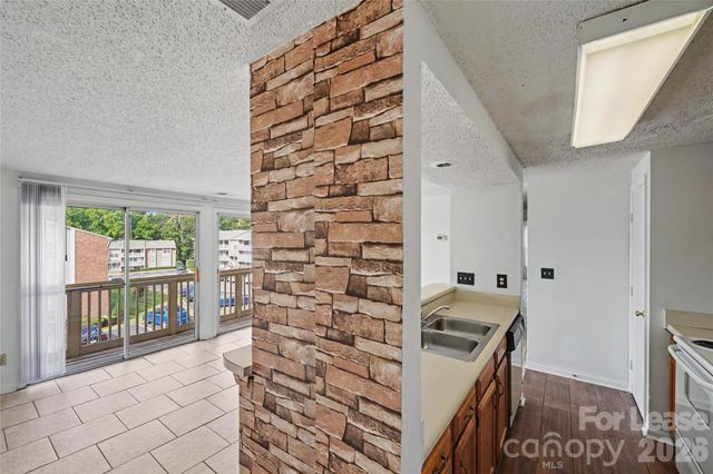 1624 Arlyn Circle J, Charlotte, NC 28213