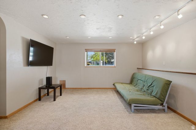 322 E ANNALYN DR, Sandy, UT 84070