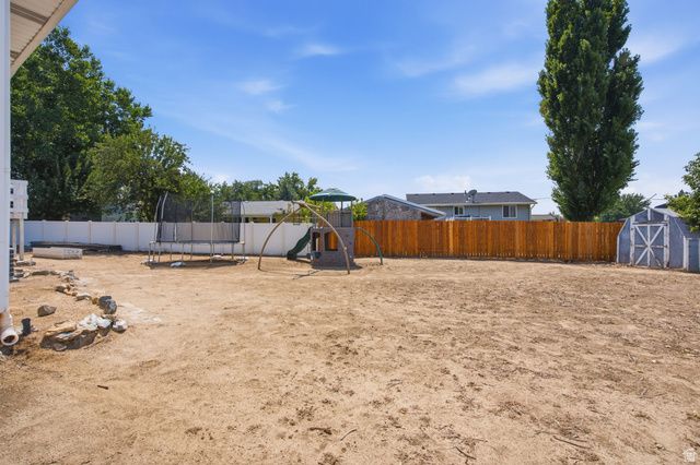 322 E ANNALYN DR, Sandy, UT 84070