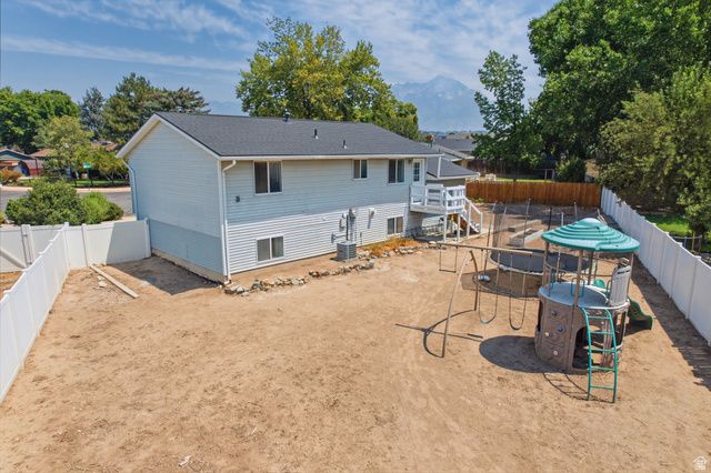 322 E ANNALYN DR, Sandy, UT 84070