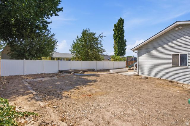 322 E ANNALYN DR, Sandy, UT 84070