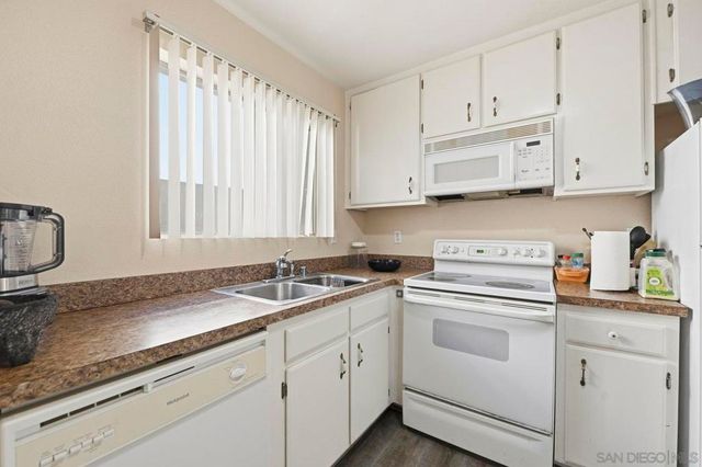 2566 White Oak Pl 6, Escondido, CA 92027