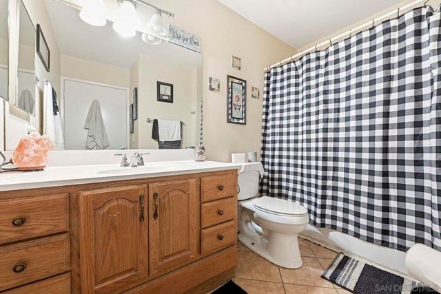 2566 White Oak Pl 6, Escondido, CA 92027