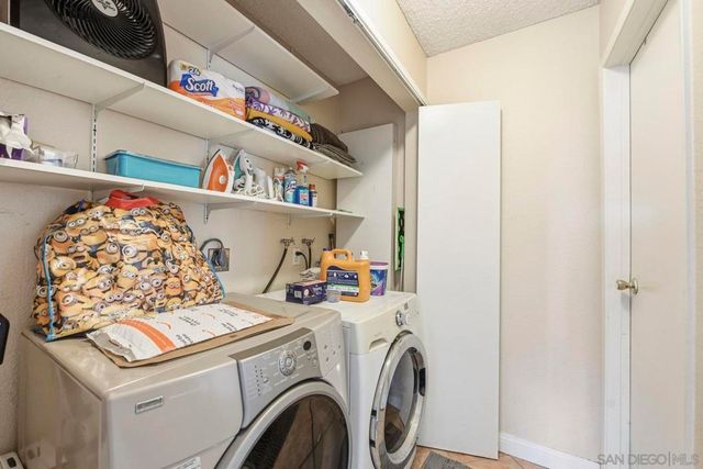 2566 White Oak Pl 6, Escondido, CA 92027