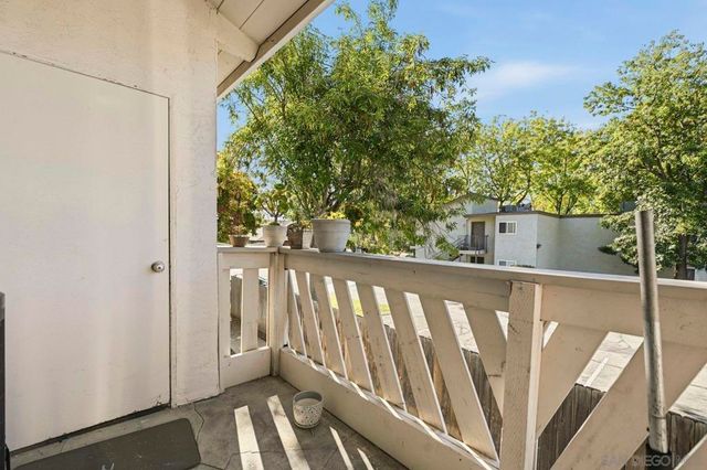 2566 White Oak Pl 6, Escondido, CA 92027