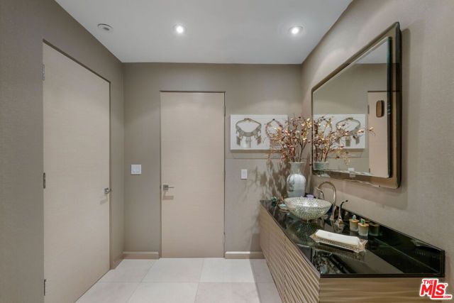 1821 Loma Vista Drive, Beverly Hills, CA 90210