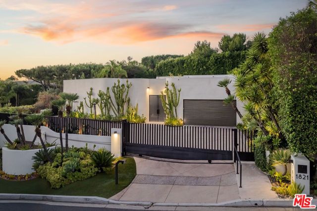 1821 Loma Vista Drive, Beverly Hills, CA 90210