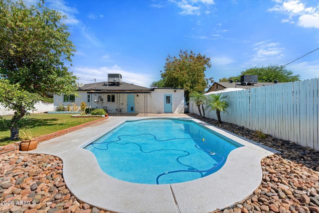 2143 W MINNEZONA Avenue, Phoenix, AZ 85015