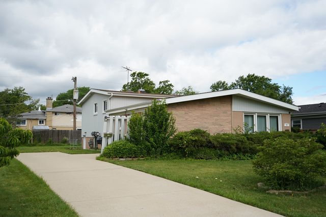 54 Fernwood Drive, Glenview, IL 60025