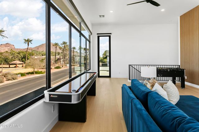 4207 E CAMPBELL Avenue, Phoenix, AZ 85018