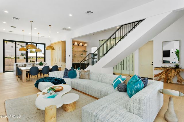 4207 E CAMPBELL Avenue, Phoenix, AZ 85018