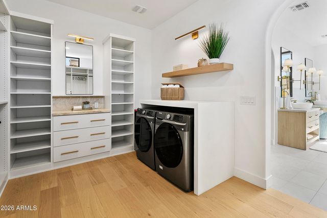 4207 E CAMPBELL Avenue, Phoenix, AZ 85018