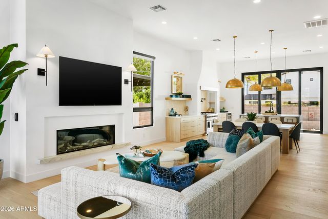 4207 E CAMPBELL Avenue, Phoenix, AZ 85018