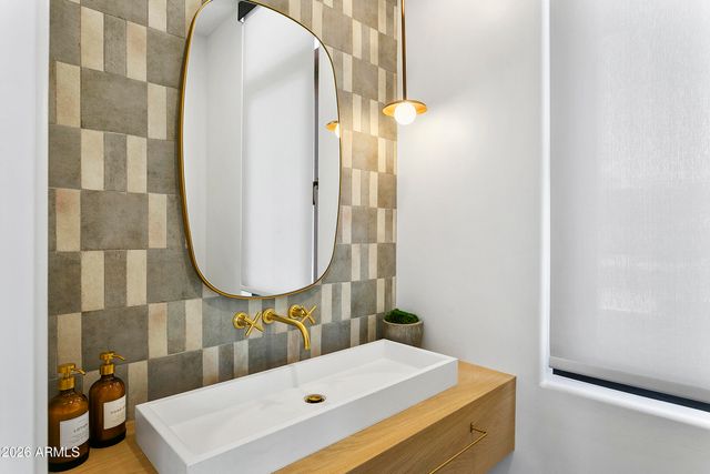 4207 E CAMPBELL Avenue, Phoenix, AZ 85018