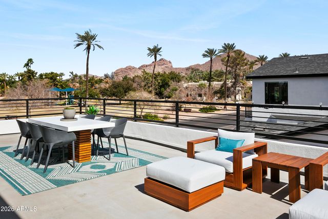 4207 E CAMPBELL Avenue, Phoenix, AZ 85018