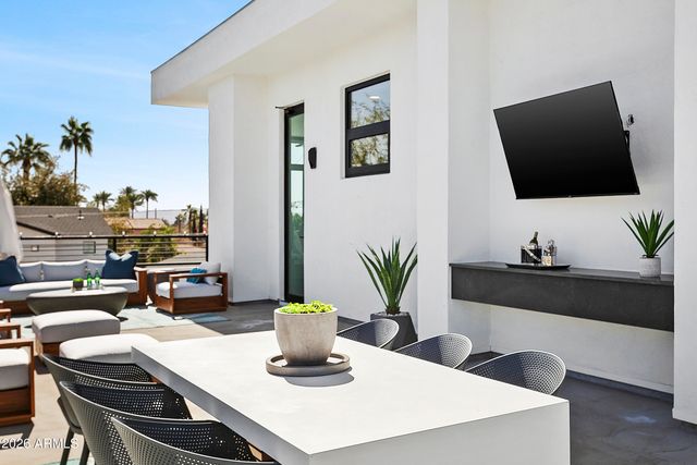 4207 E CAMPBELL Avenue, Phoenix, AZ 85018