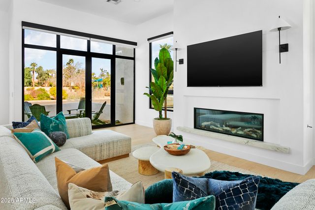 4207 E CAMPBELL Avenue, Phoenix, AZ 85018