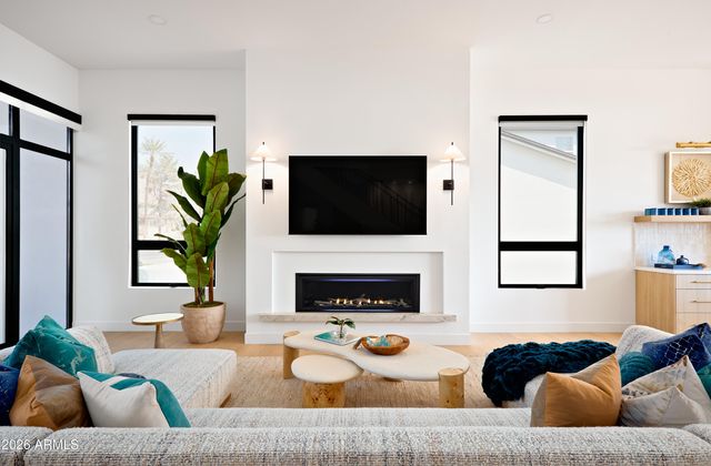 4207 E CAMPBELL Avenue, Phoenix, AZ 85018