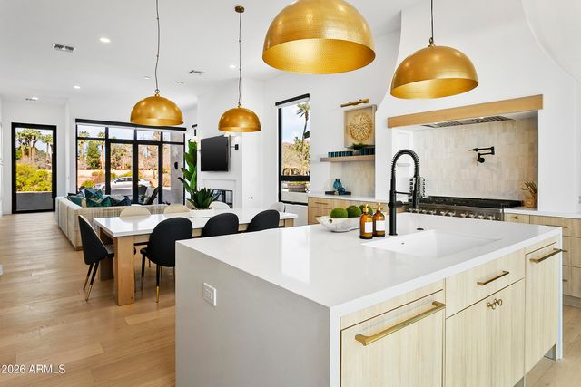 4207 E CAMPBELL Avenue, Phoenix, AZ 85018