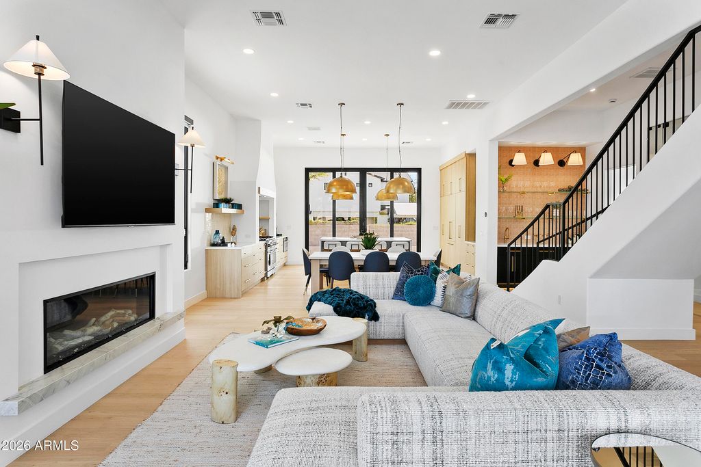 4207 E CAMPBELL Avenue, Phoenix, AZ 85018