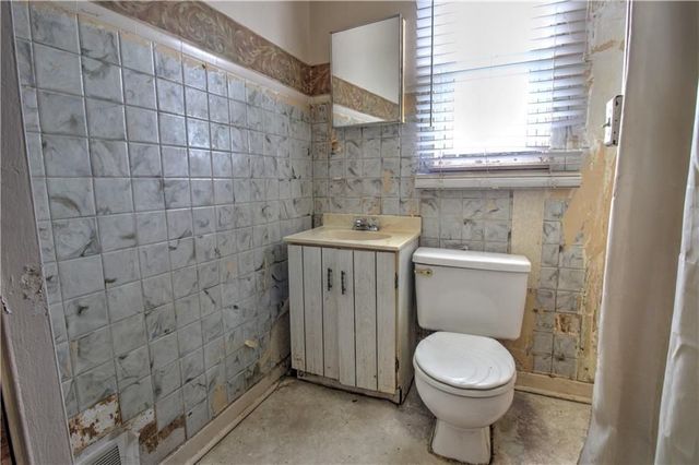 431,433 Chicago AVENUE, Lower Burrell, PA 15068