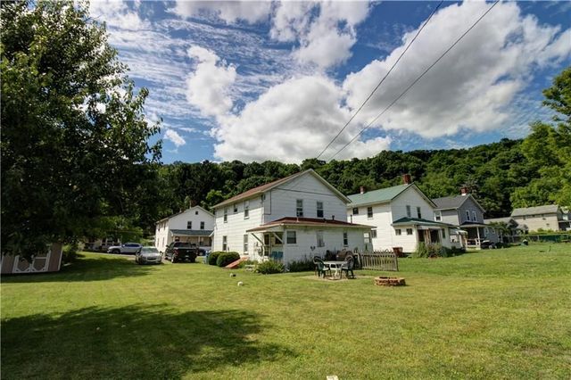 431,433 Chicago AVENUE, Lower Burrell, PA 15068