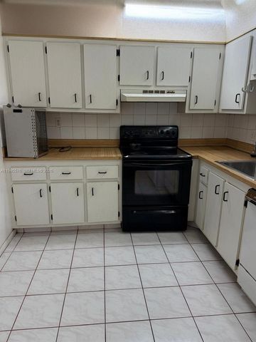 2850 Somerset Drive 309L, Lauderdale Lakes, FL 33311