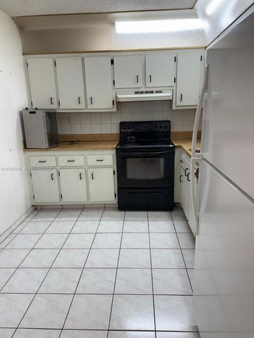 2850 Somerset Drive 309L, Lauderdale Lakes, FL 33311