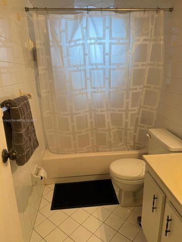 2850 Somerset Drive 309L, Lauderdale Lakes, FL 33311