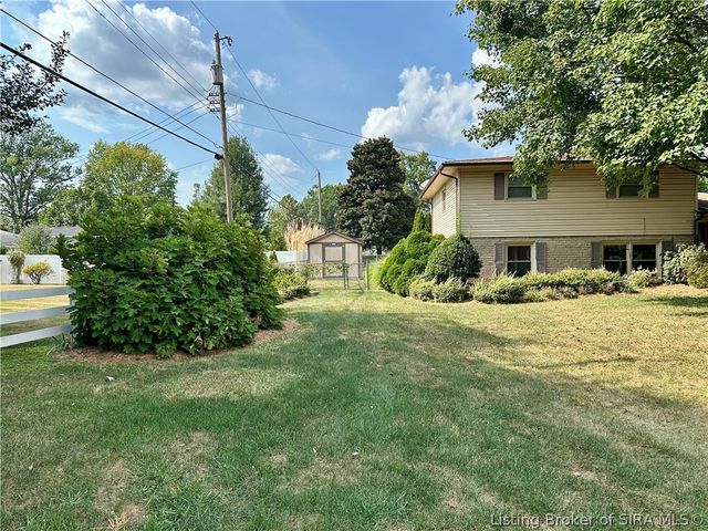 1301 Hibiscus Drive, Clarksville, IN 47129