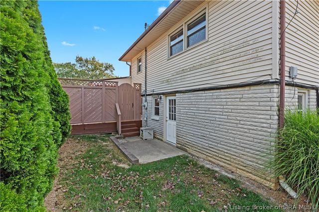 1301 Hibiscus Drive, Clarksville, IN 47129