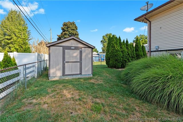 1301 Hibiscus Drive, Clarksville, IN 47129