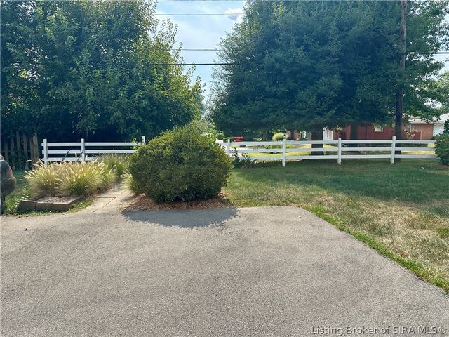 1301 Hibiscus Drive, Clarksville, IN 47129
