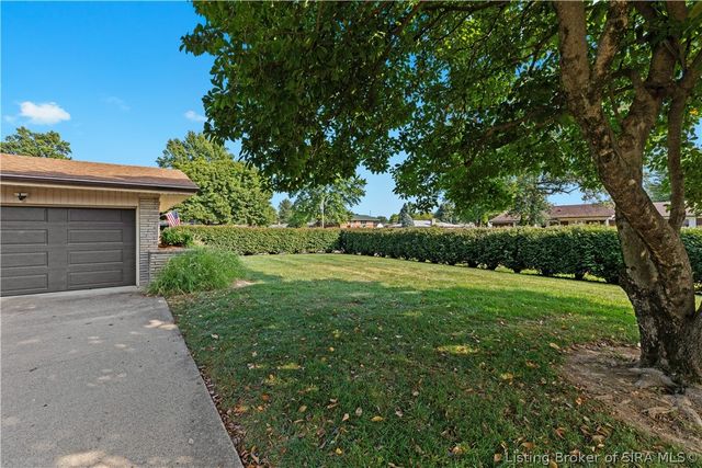 1301 Hibiscus Drive, Clarksville, IN 47129